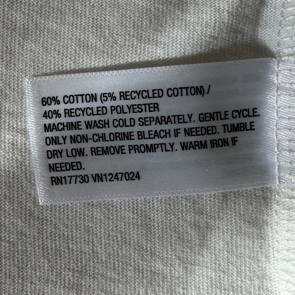 NWT DVF for Target Iconic Red Lip Graphic Tee size small - Picture 7 of 7